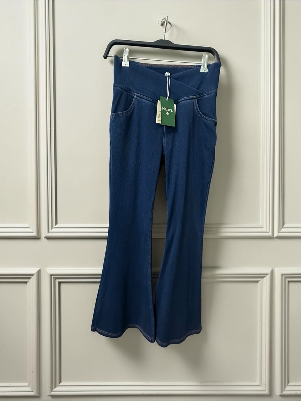 Halara Flex Denim Pull On Flare Leg Pants.
Size: Small regular . NEW